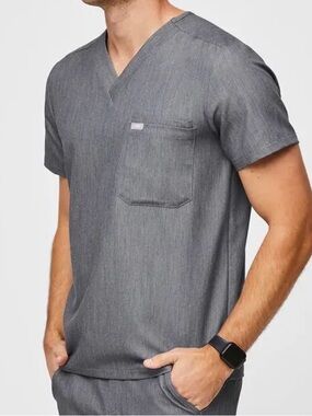 FIGS Men's Leon 3-pocket Scrub Top - Medium - Graphite